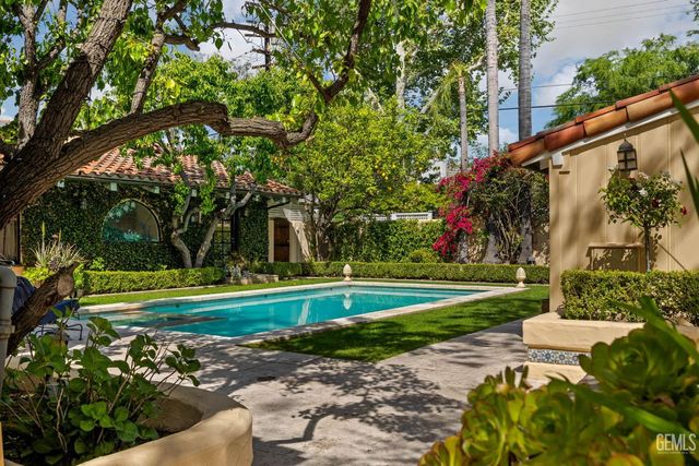 2716 21st Street, Bakersfield, CA 93301