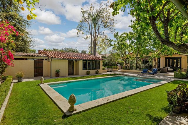 2716 21st Street, Bakersfield, CA 93301