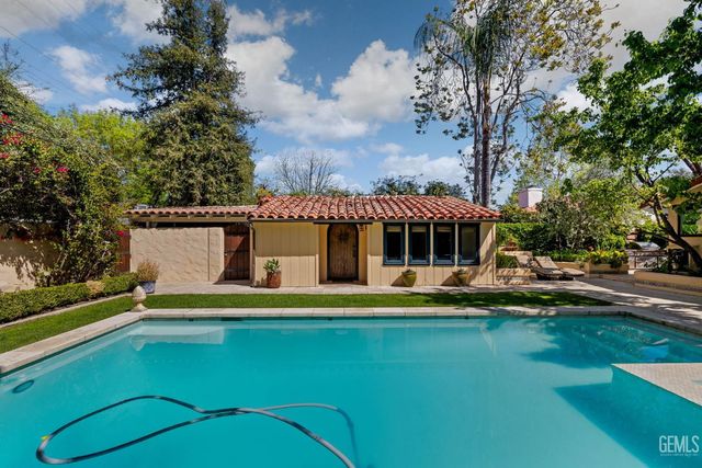 2716 21st Street, Bakersfield, CA 93301