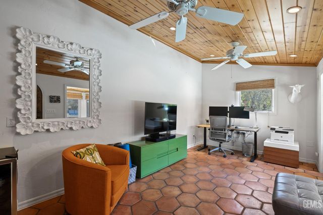 2716 21st Street, Bakersfield, CA 93301