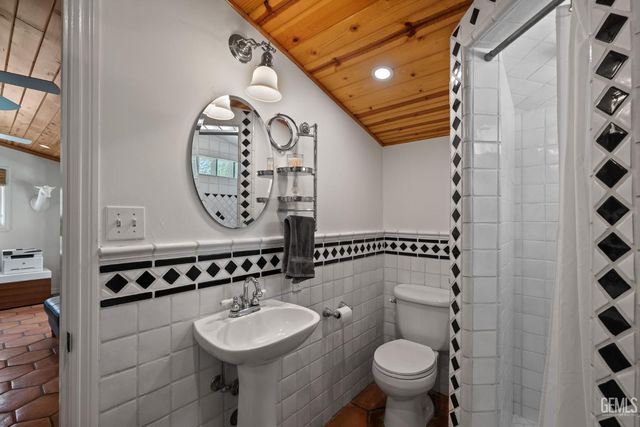 2716 21st Street, Bakersfield, CA 93301