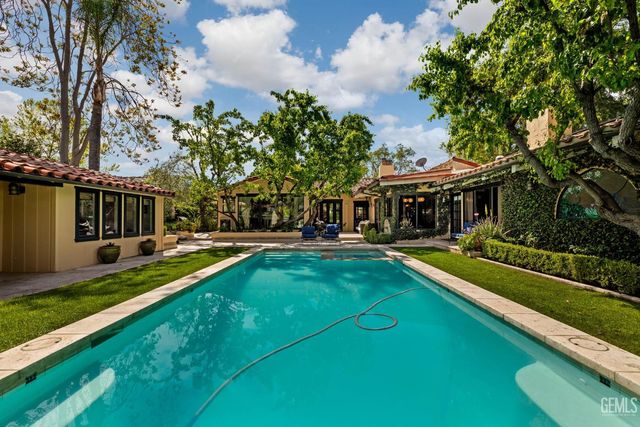 2716 21st Street, Bakersfield, CA 93301