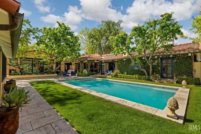 2716 21st Street, Bakersfield, CA 93301