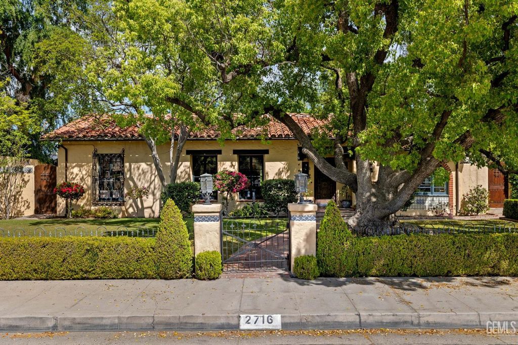 2716 21st Street, Bakersfield, CA 93301