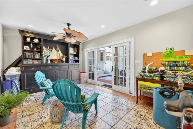 210 Bennett Avenue, Long Beach, CA 90803