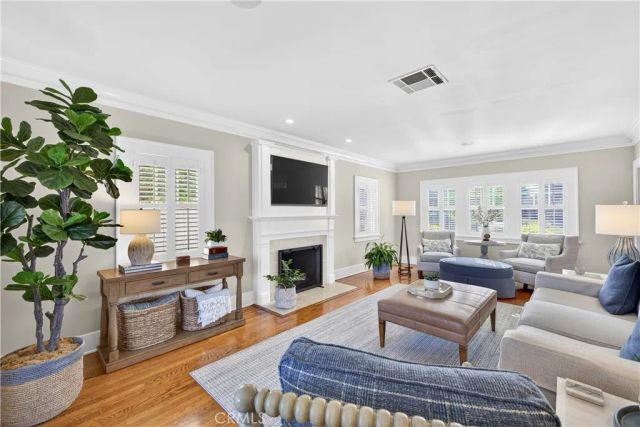 210 Bennett Avenue, Long Beach, CA 90803