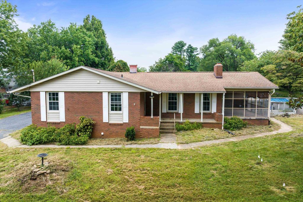 10 ALDEN ST, Staunton, VA 24401
