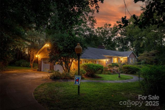 327 Livingston Drive, Charlotte, NC 28211