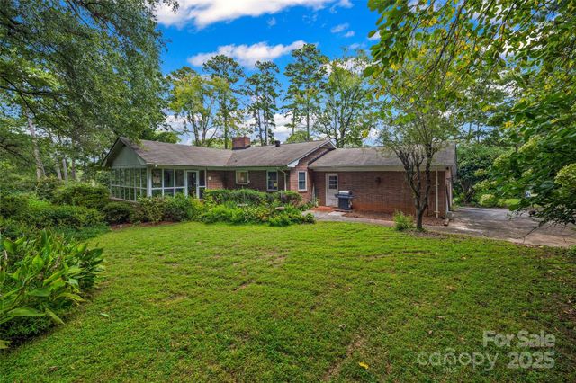 327 Livingston Drive, Charlotte, NC 28211