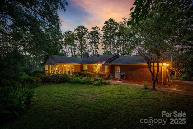 327 Livingston Drive, Charlotte, NC 28211