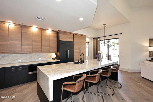 8334 E JENAN Drive, Scottsdale, AZ 85260