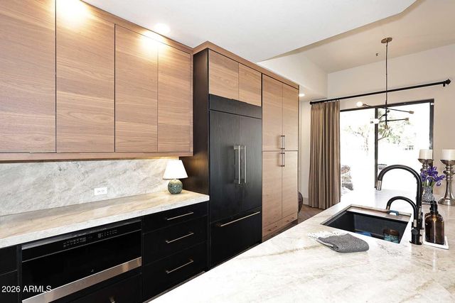 8334 E JENAN Drive, Scottsdale, AZ 85260