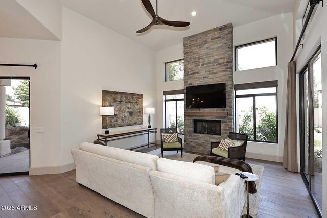 8334 E JENAN Drive, Scottsdale, AZ 85260