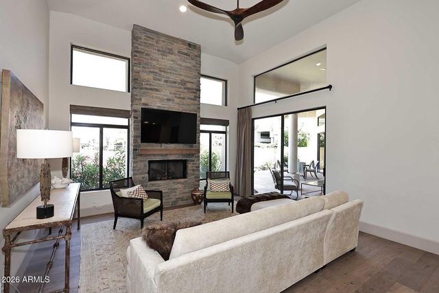 8334 E JENAN Drive, Scottsdale, AZ 85260