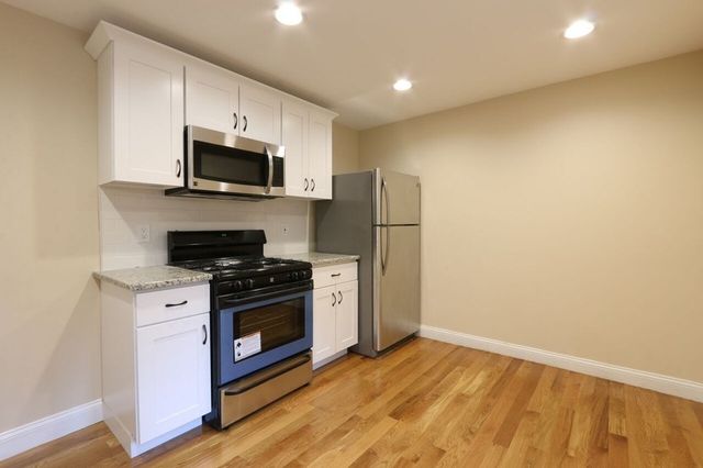 3 Saint James Pl 3, Boston, MA 02119