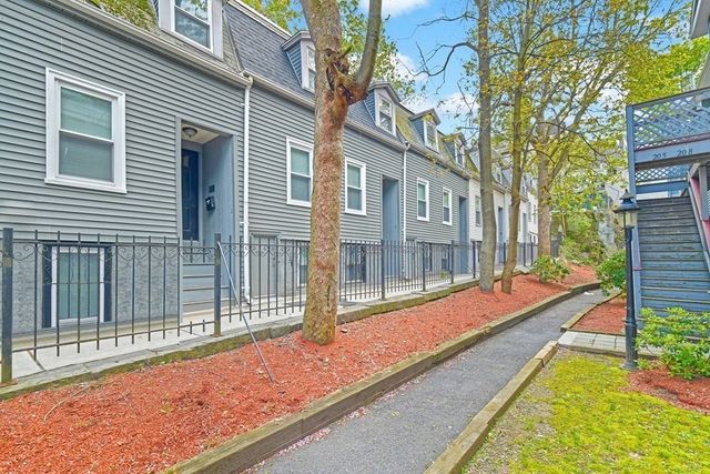 3 Saint James Pl 3, Boston, MA 02119