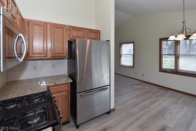 2121 Oakwood Court, Avon, OH 44011