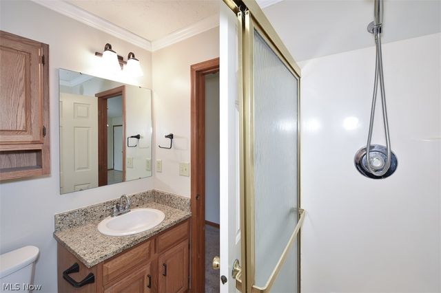 2121 Oakwood Court, Avon, OH 44011