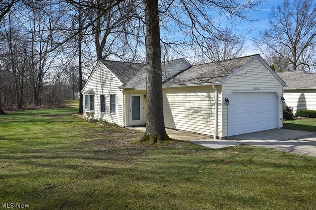 2121 Oakwood Court, Avon, OH 44011