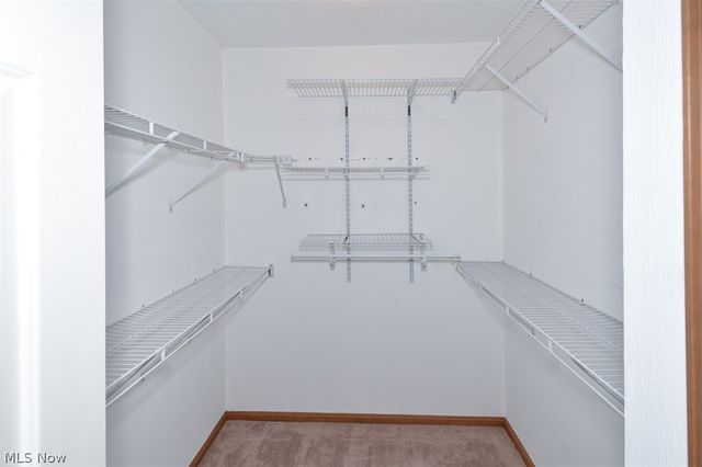 2121 Oakwood Court, Avon, OH 44011