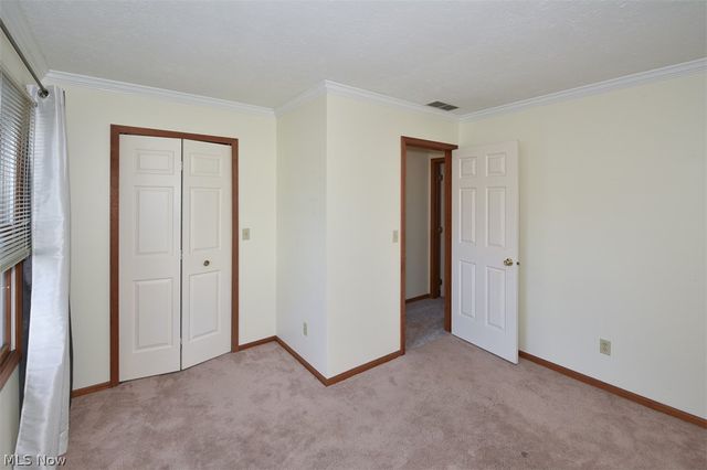 2121 Oakwood Court, Avon, OH 44011