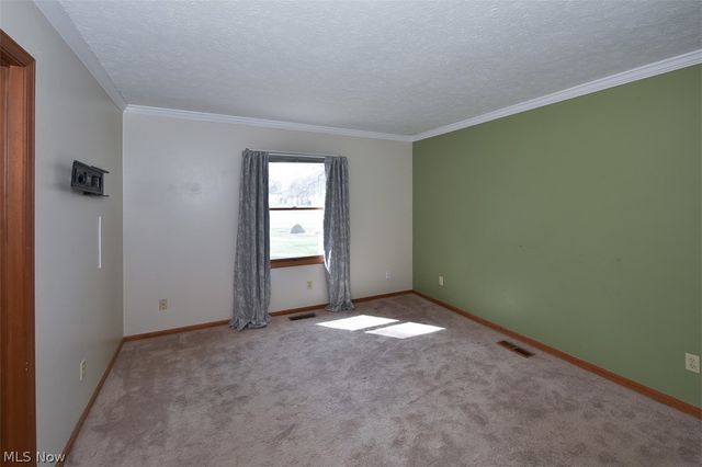 2121 Oakwood Court, Avon, OH 44011