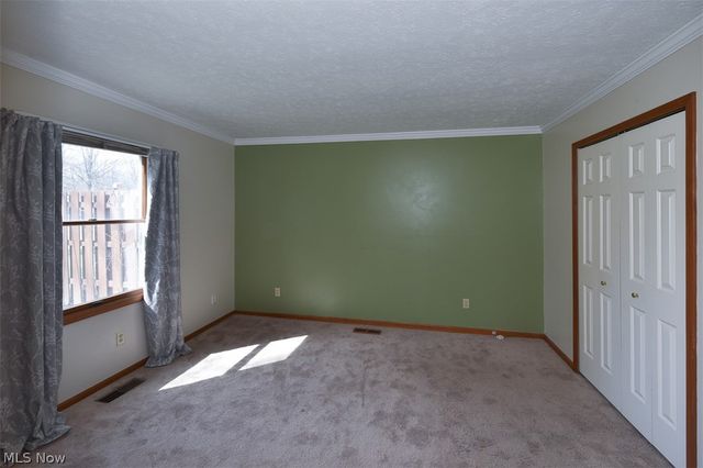 2121 Oakwood Court, Avon, OH 44011