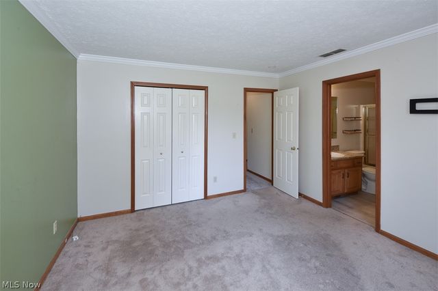 2121 Oakwood Court, Avon, OH 44011