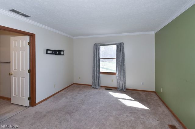 2121 Oakwood Court, Avon, OH 44011