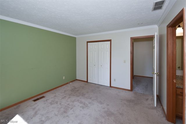 2121 Oakwood Court, Avon, OH 44011