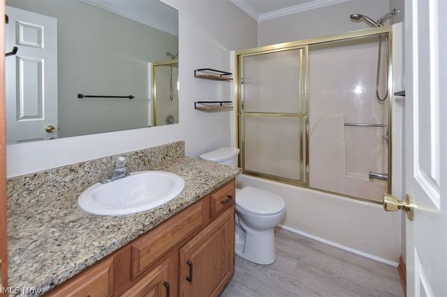 2121 Oakwood Court, Avon, OH 44011