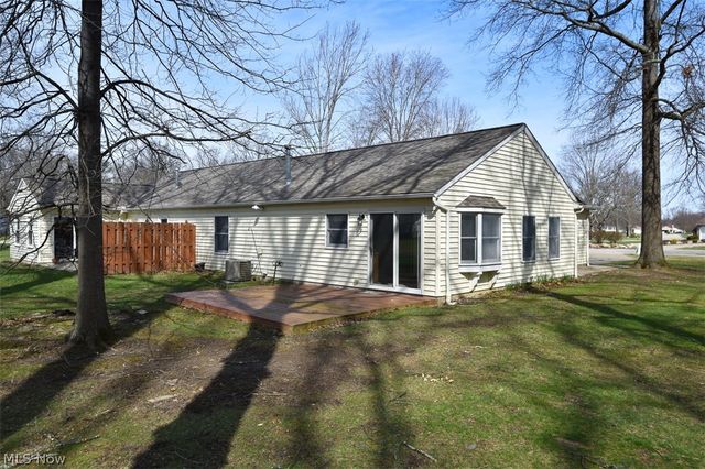 2121 Oakwood Court, Avon, OH 44011