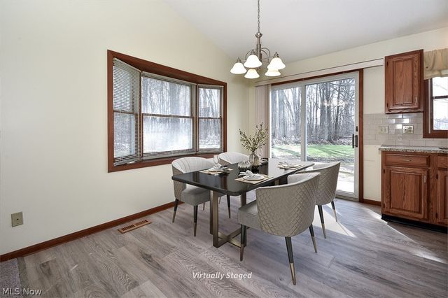 2121 Oakwood Court, Avon, OH 44011