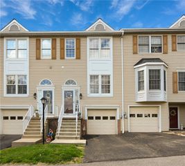 2 Cherryhurst Ln, Cecil, PA 15017