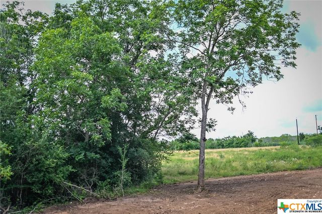 000 County Road 447, Waelder, TX 78959
