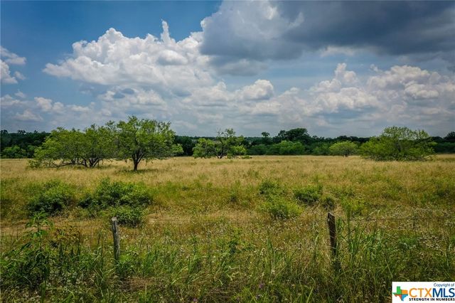 000 County Road 447, Waelder, TX 78959