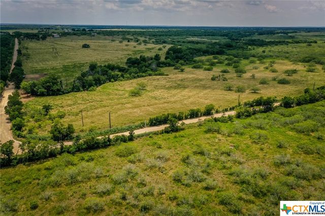 000 County Road 447, Waelder, TX 78959