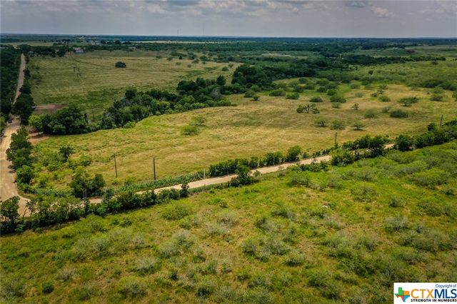 000 County Road 447, Waelder, TX 78959