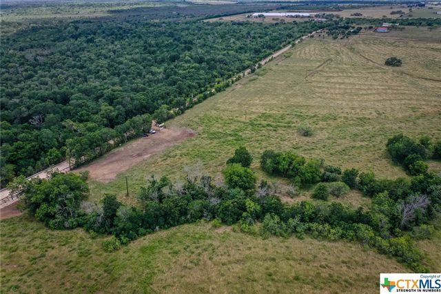 000 County Road 447, Waelder, TX 78959
