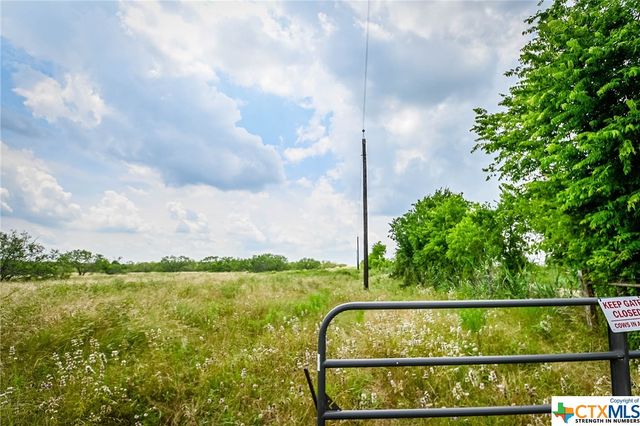 000 County Road 447, Waelder, TX 78959