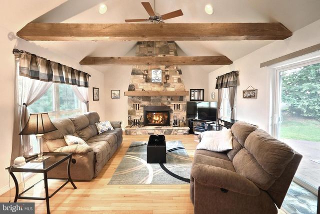 1843 IVY PUMP LN, York, PA 17408