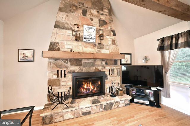1843 IVY PUMP LN, York, PA 17408