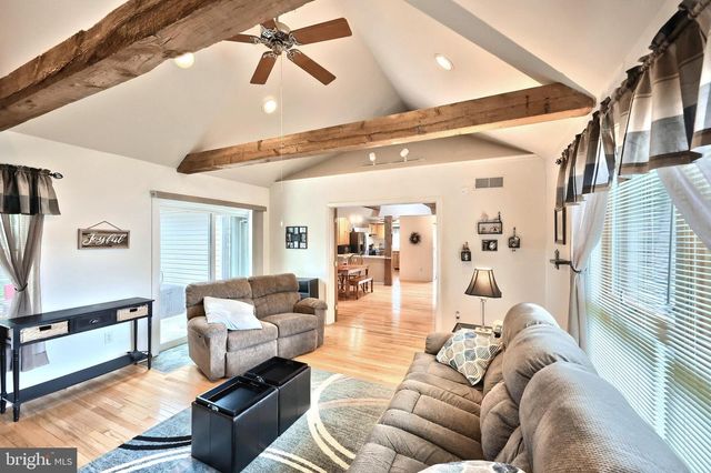 1843 IVY PUMP LN, York, PA 17408