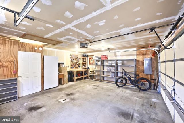 1843 IVY PUMP LN, York, PA 17408