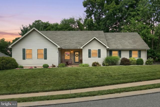 1843 IVY PUMP LN, York, PA 17408