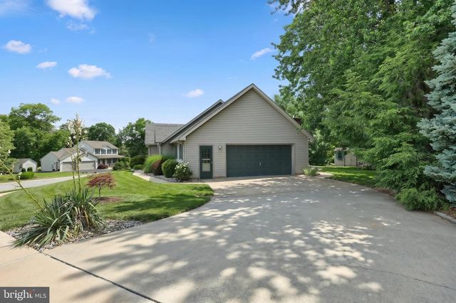1843 IVY PUMP LN, York, PA 17408