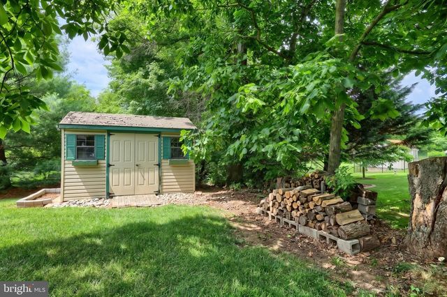 1843 IVY PUMP LN, York, PA 17408