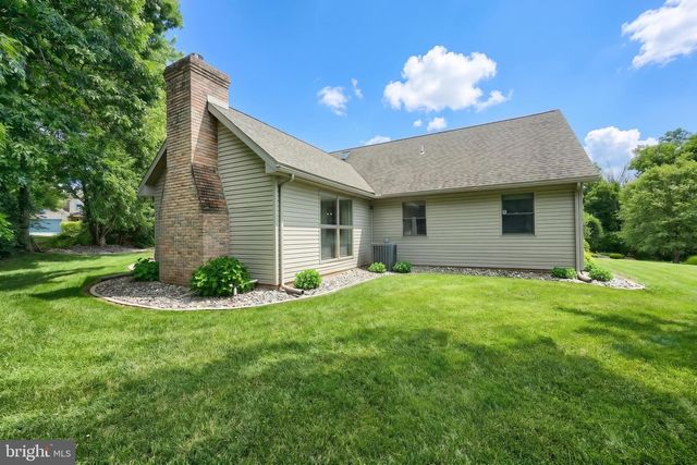 1843 IVY PUMP LN, York, PA 17408
