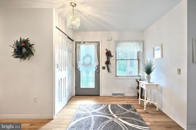1843 IVY PUMP LN, York, PA 17408