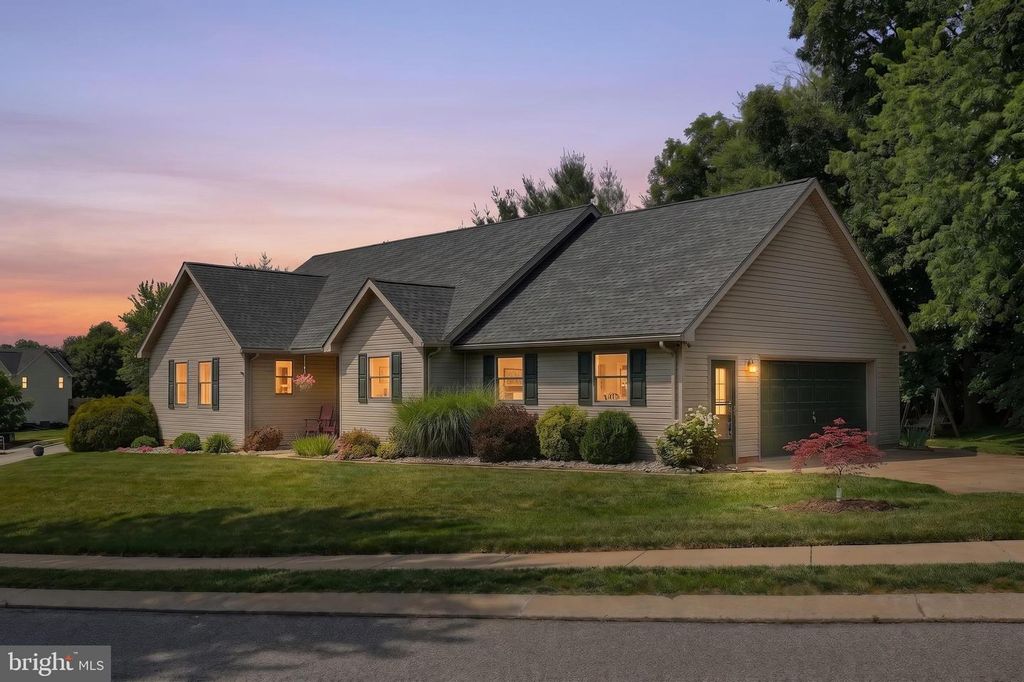 1843 IVY PUMP LN, York, PA 17408